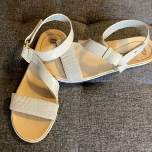 Dr. Scholls size 10 beige ankle strap sandals